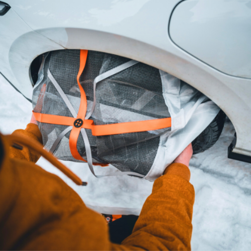 Mounting of AutoSock on front wheels of a car